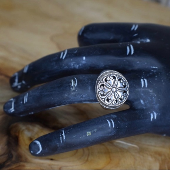 🚫SOLD🚫Vintage Sterling Silver Statement Ring - Size 8.5 US - Picture 5 of 11